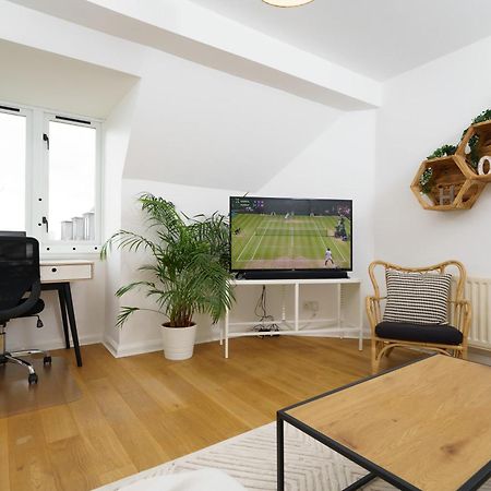 Lovely Apartment In Victoria Park Village London Eksteriør billede