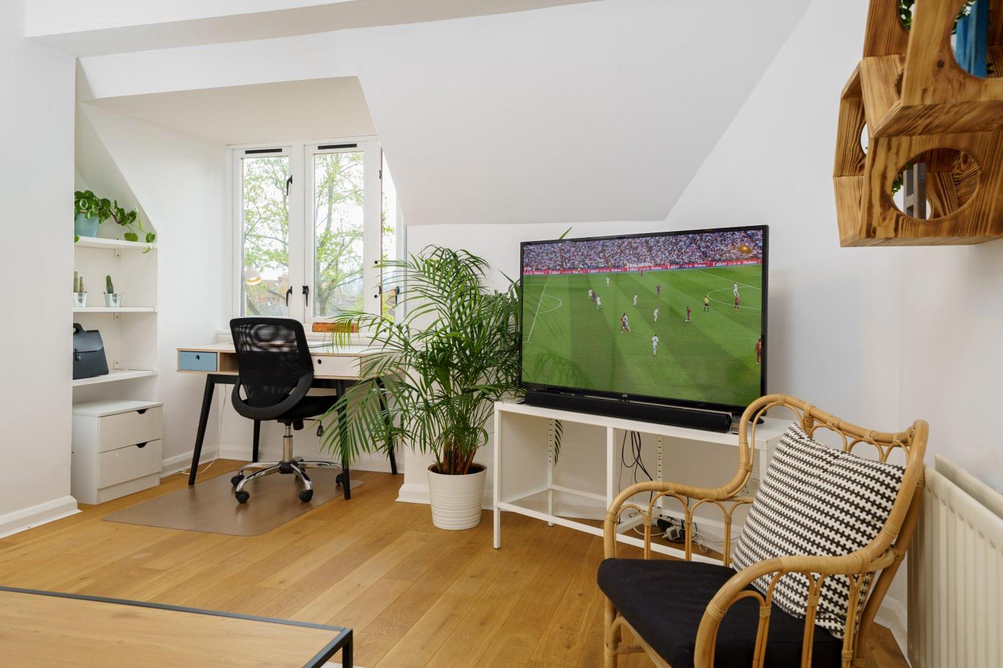 Lovely Apartment In Victoria Park Village London Eksteriør billede