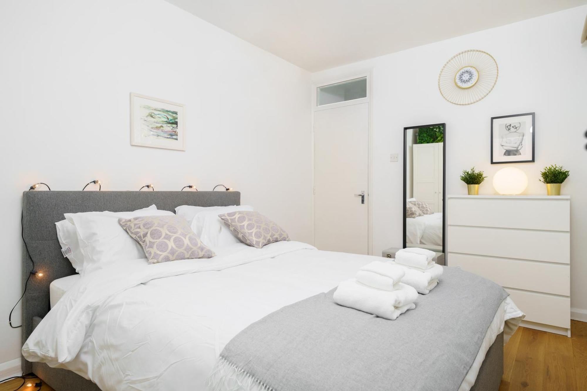 Lovely Apartment In Victoria Park Village London Eksteriør billede