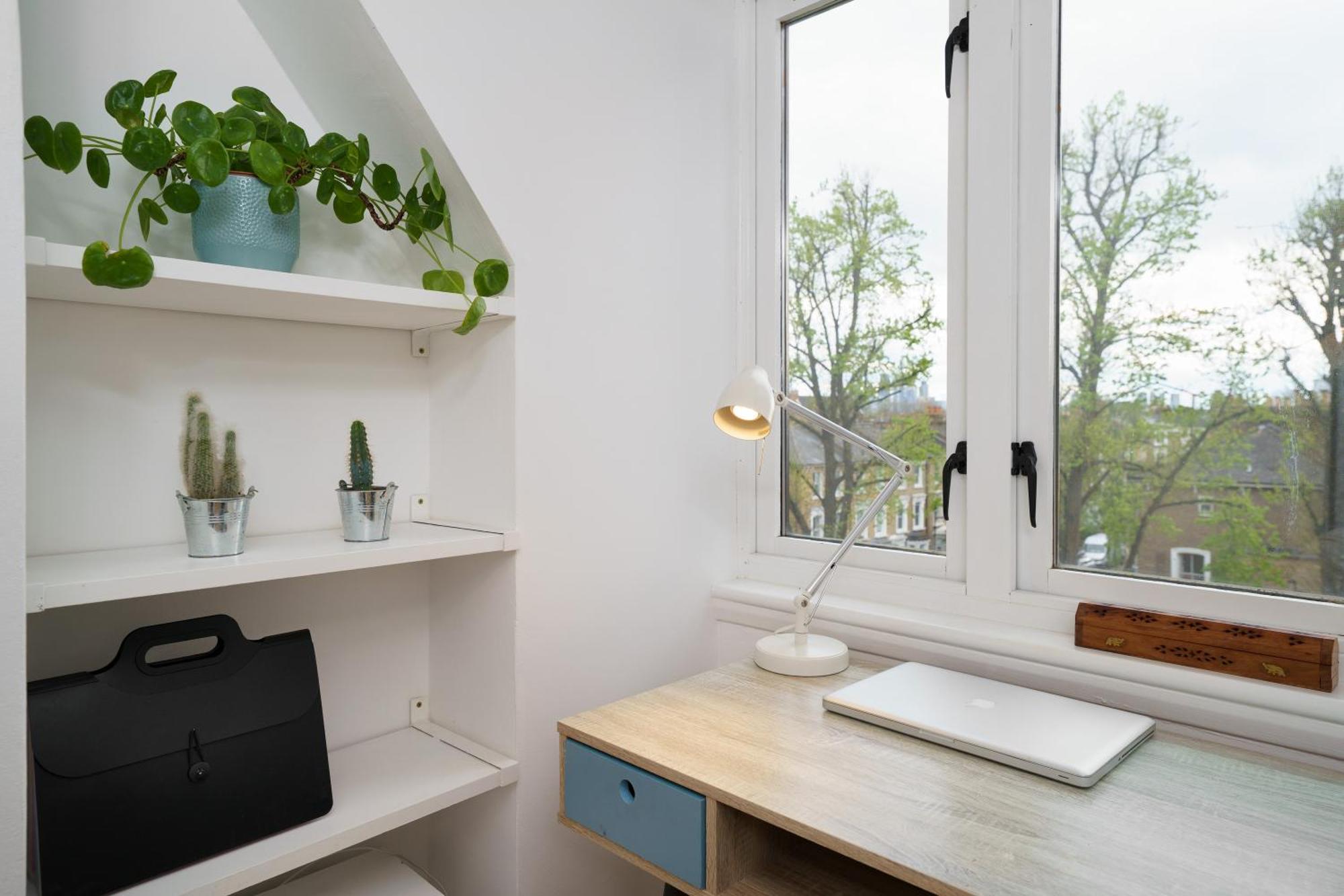 Lovely Apartment In Victoria Park Village London Eksteriør billede
