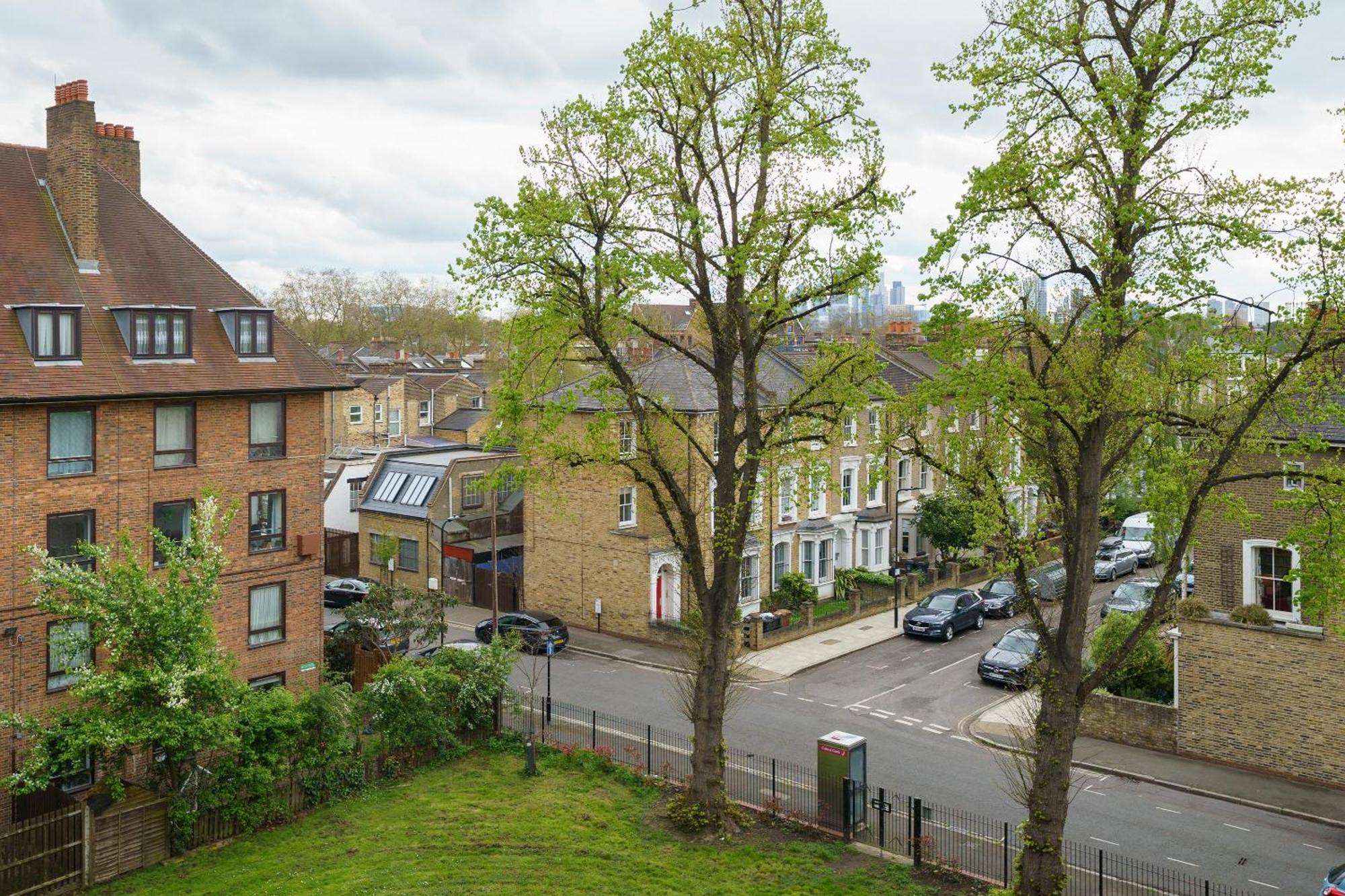 Lovely Apartment In Victoria Park Village London Eksteriør billede